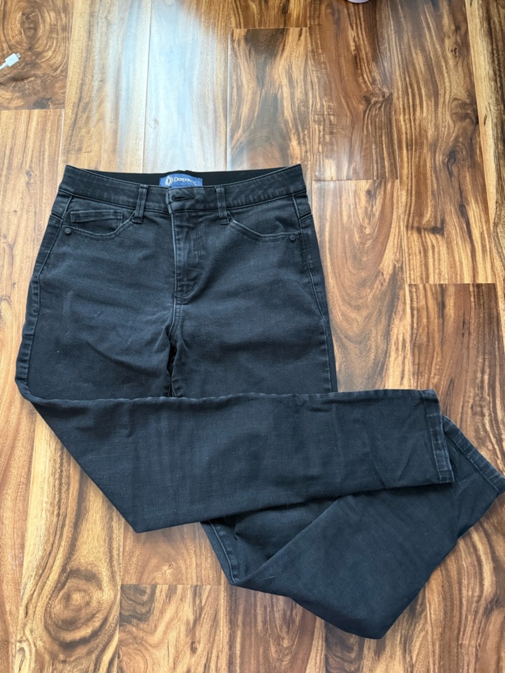 Democracy Women’s Skinny Jeans in Black